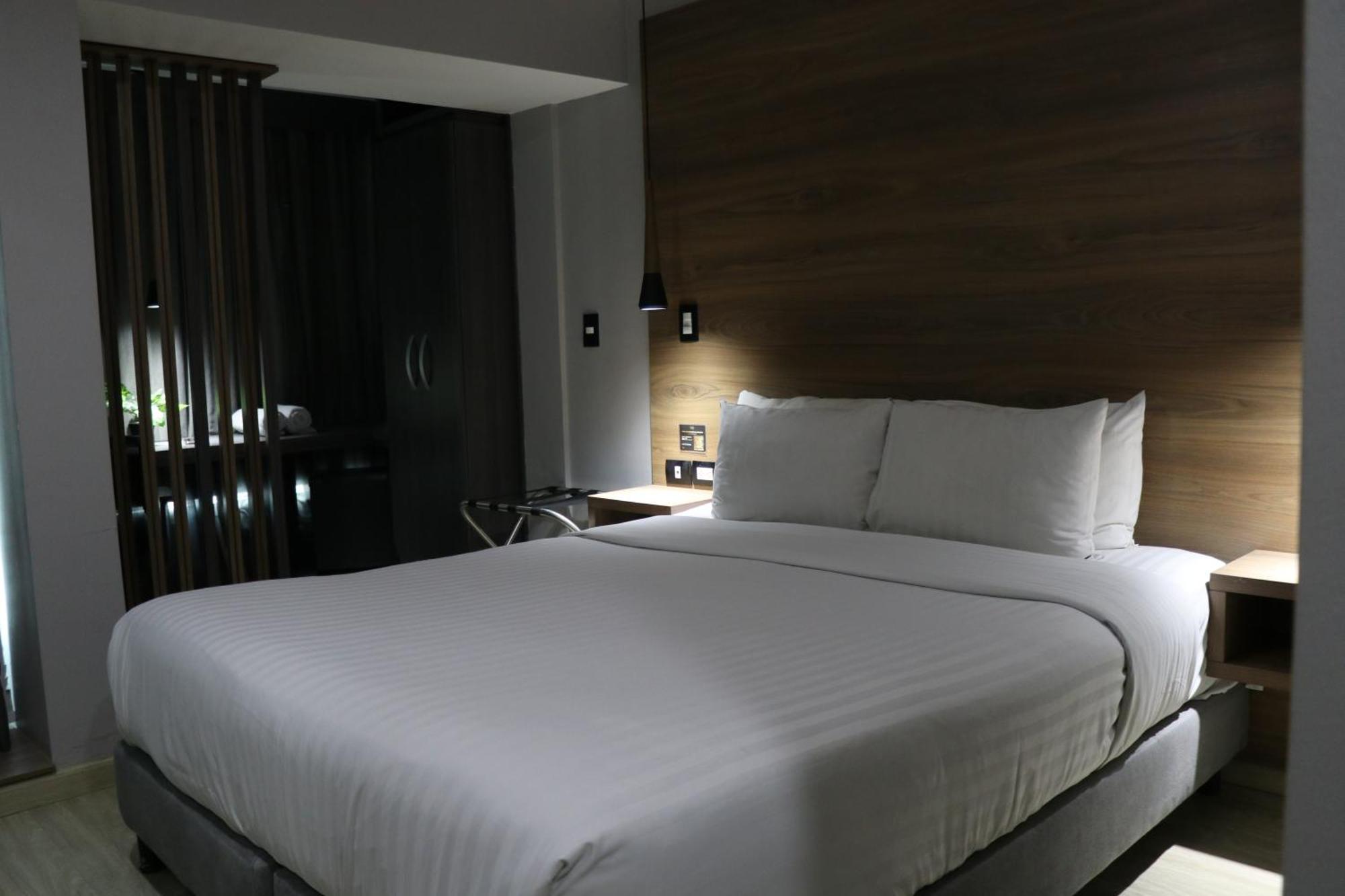 The Blue Hotel — Photos 2